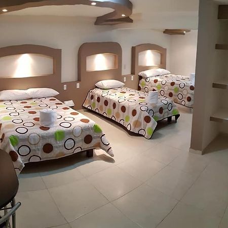 Hotel Caudillos Inn Emiliano Zapata  Экстерьер фото